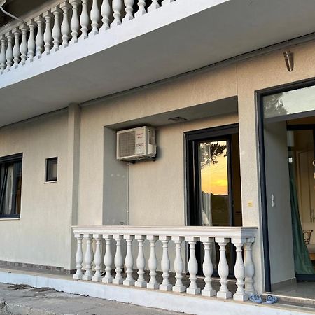 Апартаменти 100 Meters From The Sea Ксилокастрон Екстер'єр фото