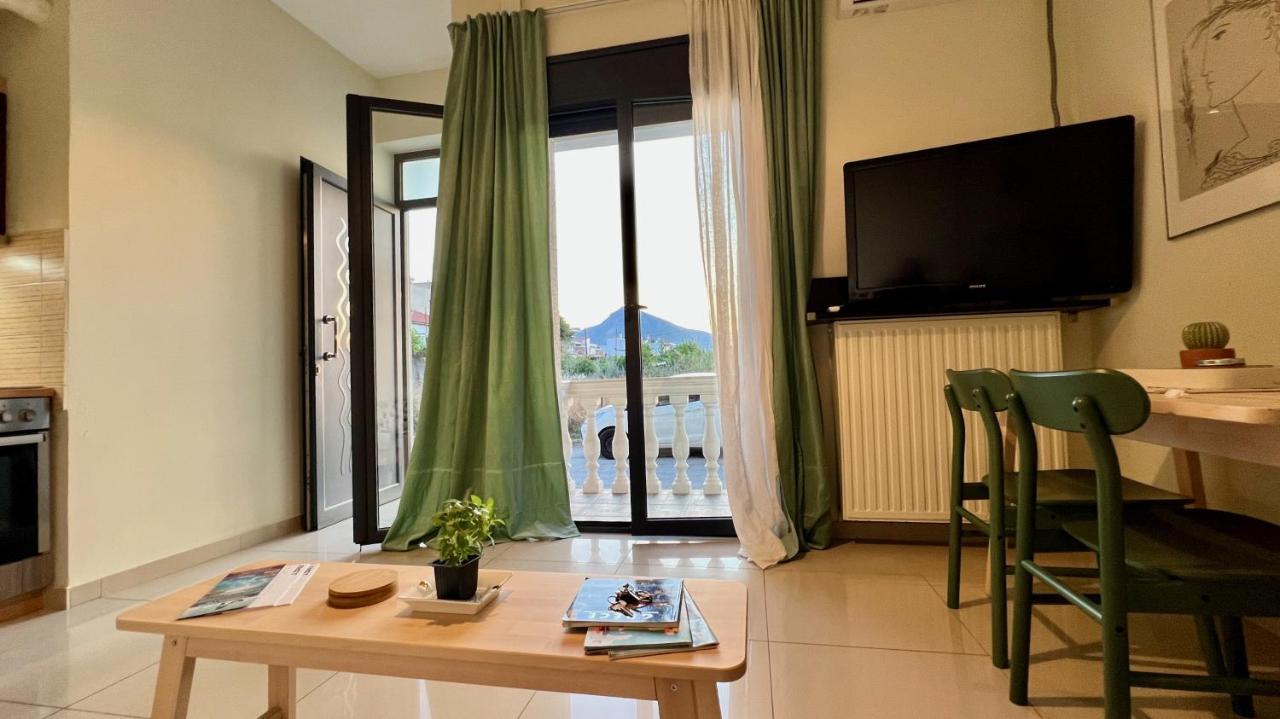 Апартаменти 100 Meters From The Sea Ксилокастрон Екстер'єр фото