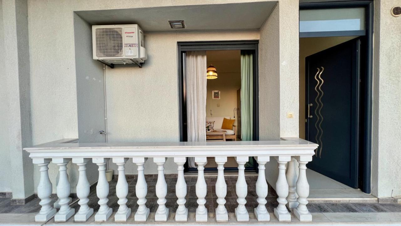 Апартаменти 100 Meters From The Sea Ксилокастрон Екстер'єр фото